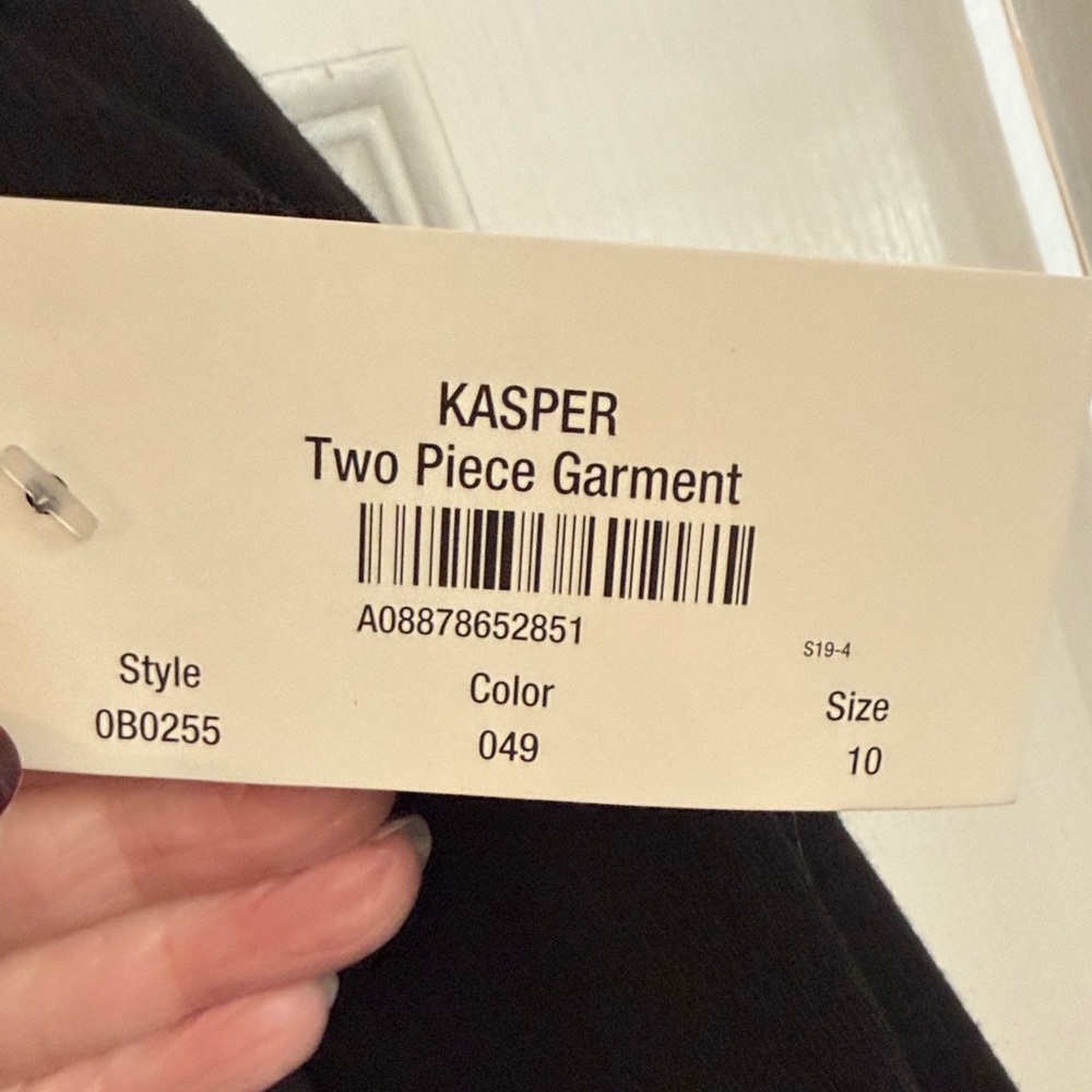 Kasper ASK Wool Black Suit size 10 VTG. NWT. Includes detachable fur collar. - Picture 7 of 11